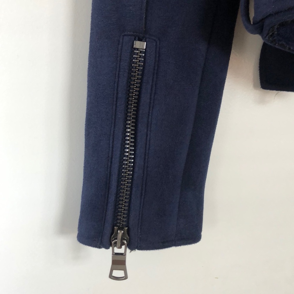 Blue suede moto jacket with zipper details - Picture 7 of 8